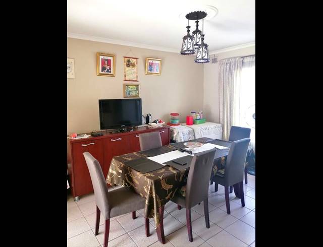 3 BEDROOM TOWNHOUSE FOR SALE IN ISIPINGO RAIL